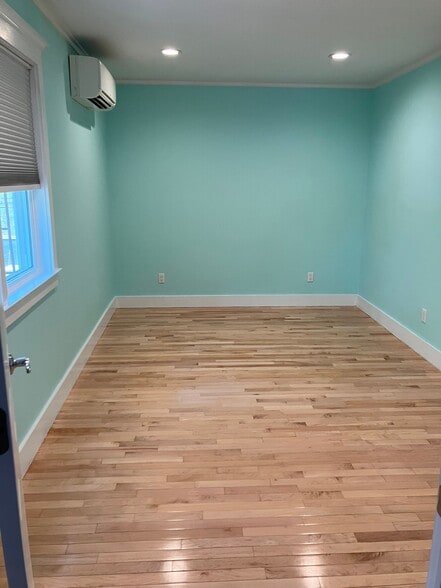 Building Photo - 11 Center Ave