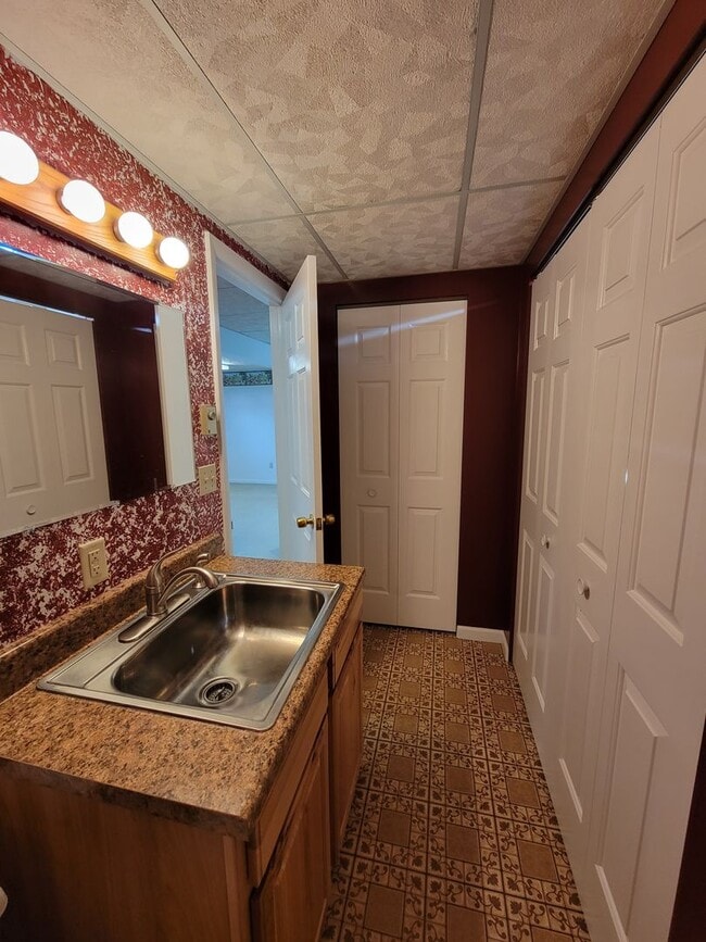 Building Photo - 7170 Ruritan Dr