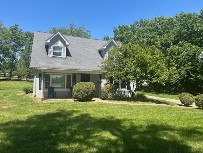 Building Photo - Country Living in Fayette County           20260515