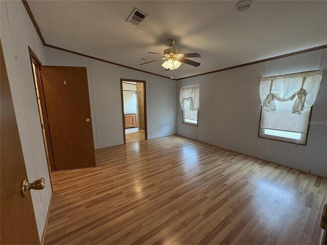 Building Photo - 616 Klickety Klak Ln