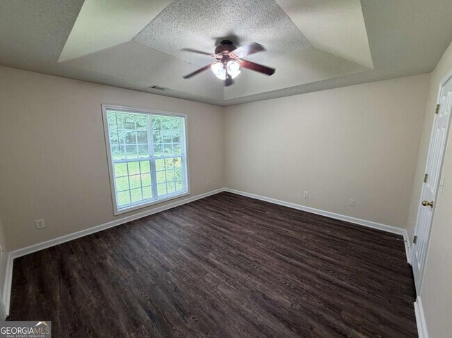 Building Photo - 211 Ravenwood Ct
