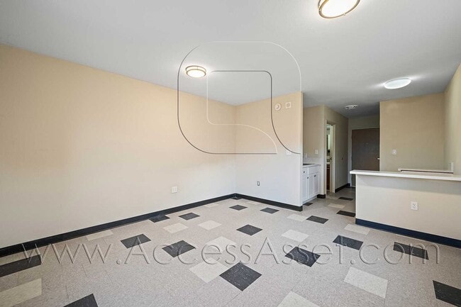 Building Photo - (*) 572-100-046