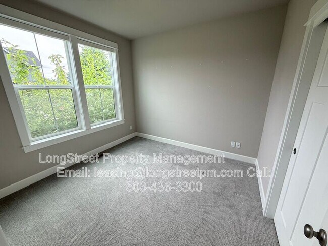 Building Photo - 5028 SW Hudson Ave