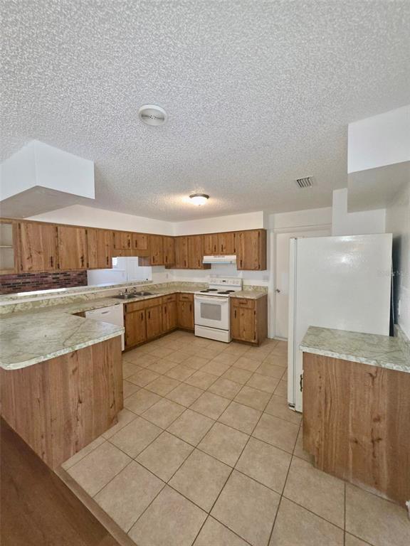 Building Photo - 9530 SW 32nd Ct