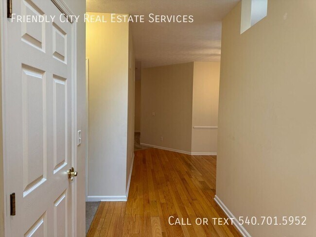 Building Photo - Beautiful Duplex at Spring Oaks