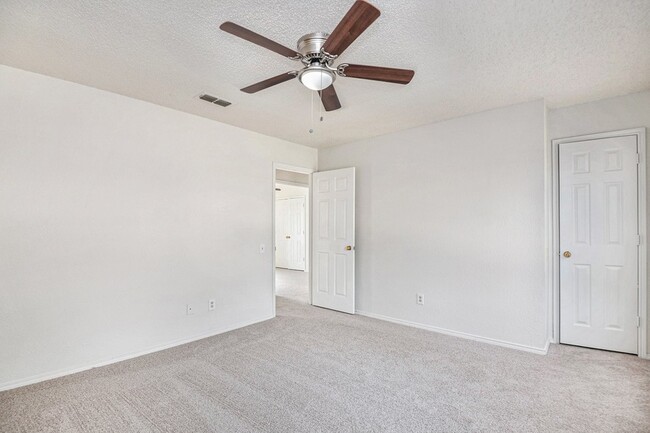 Building Photo - 8201 Cloverglen Ln