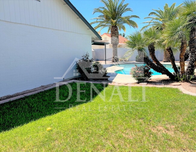 Building Photo - 618 W McNair St