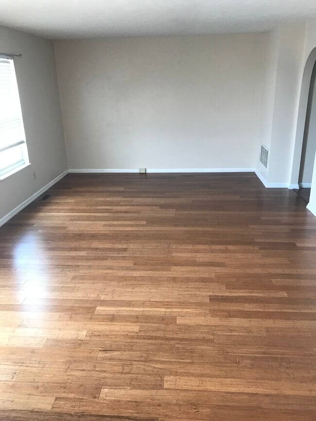 Building Photo - 106 Cathedral Ct