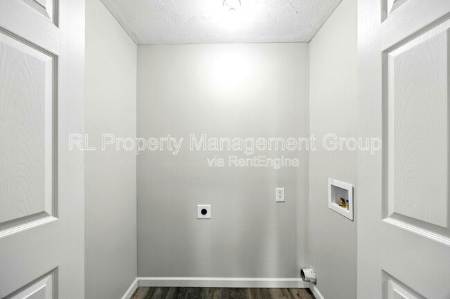 Building Photo - 451 Lincolnshire Rd