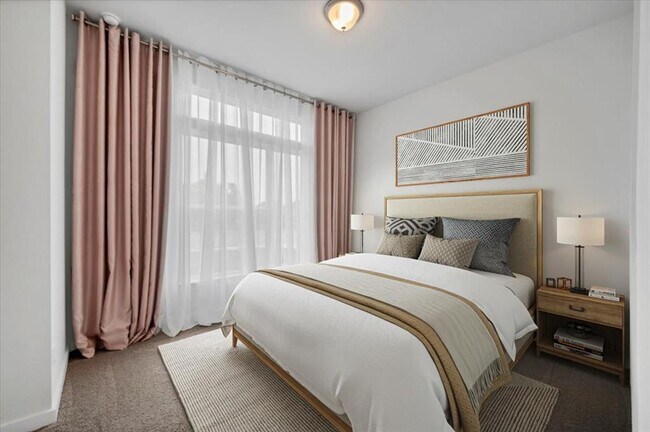 Building Photo - 135 Independence Dr