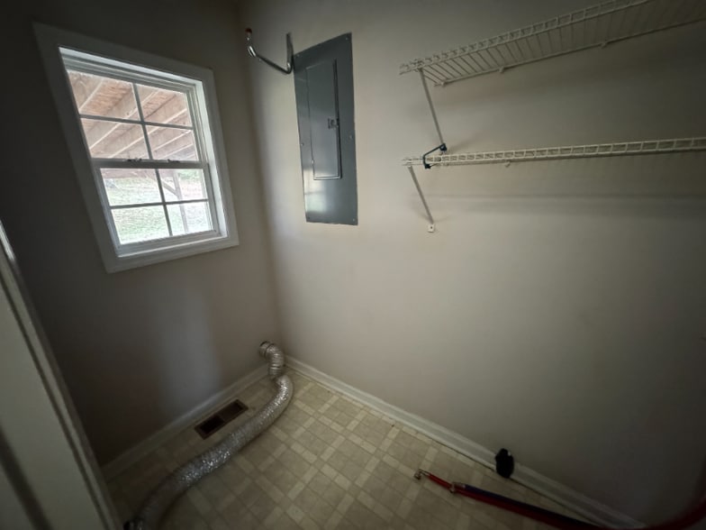 Building Photo - 304 Carol Dr