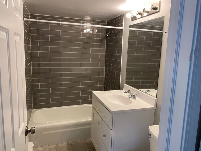 Interior Photo - 315-329 Kimbell Apartments