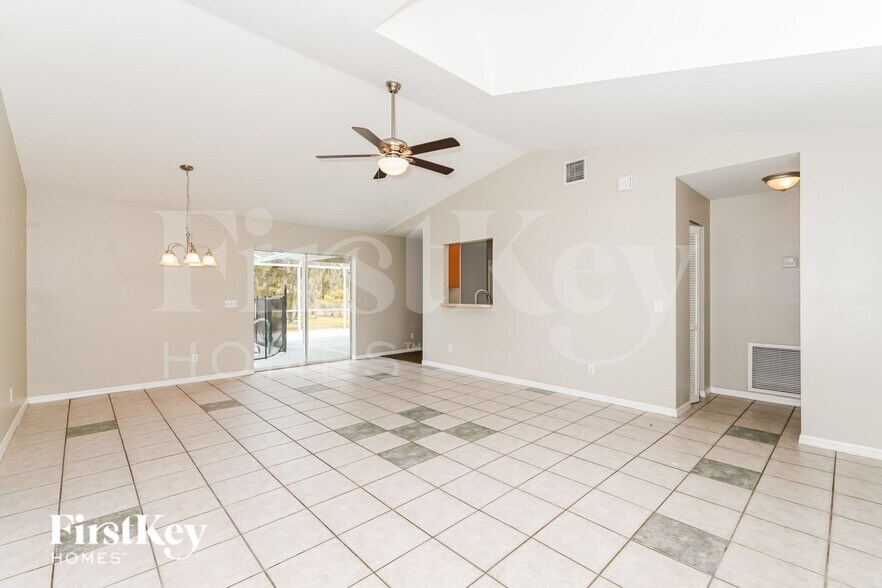 Building Photo - 708 Prospect Ave