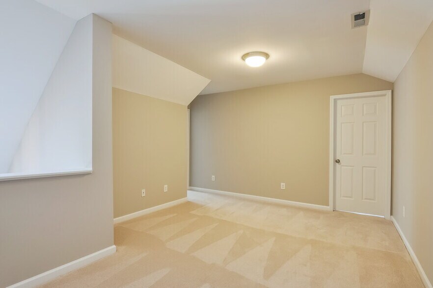 Building Photo - 353 Collinsworth Dr
