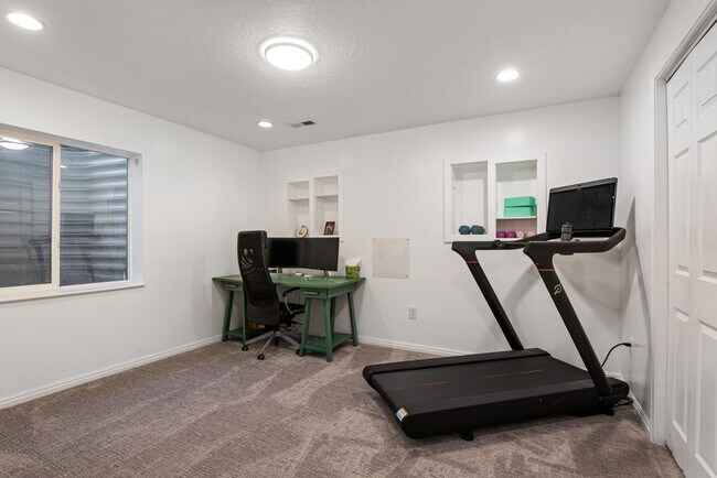 Building Photo - 2521 Apricot Pl