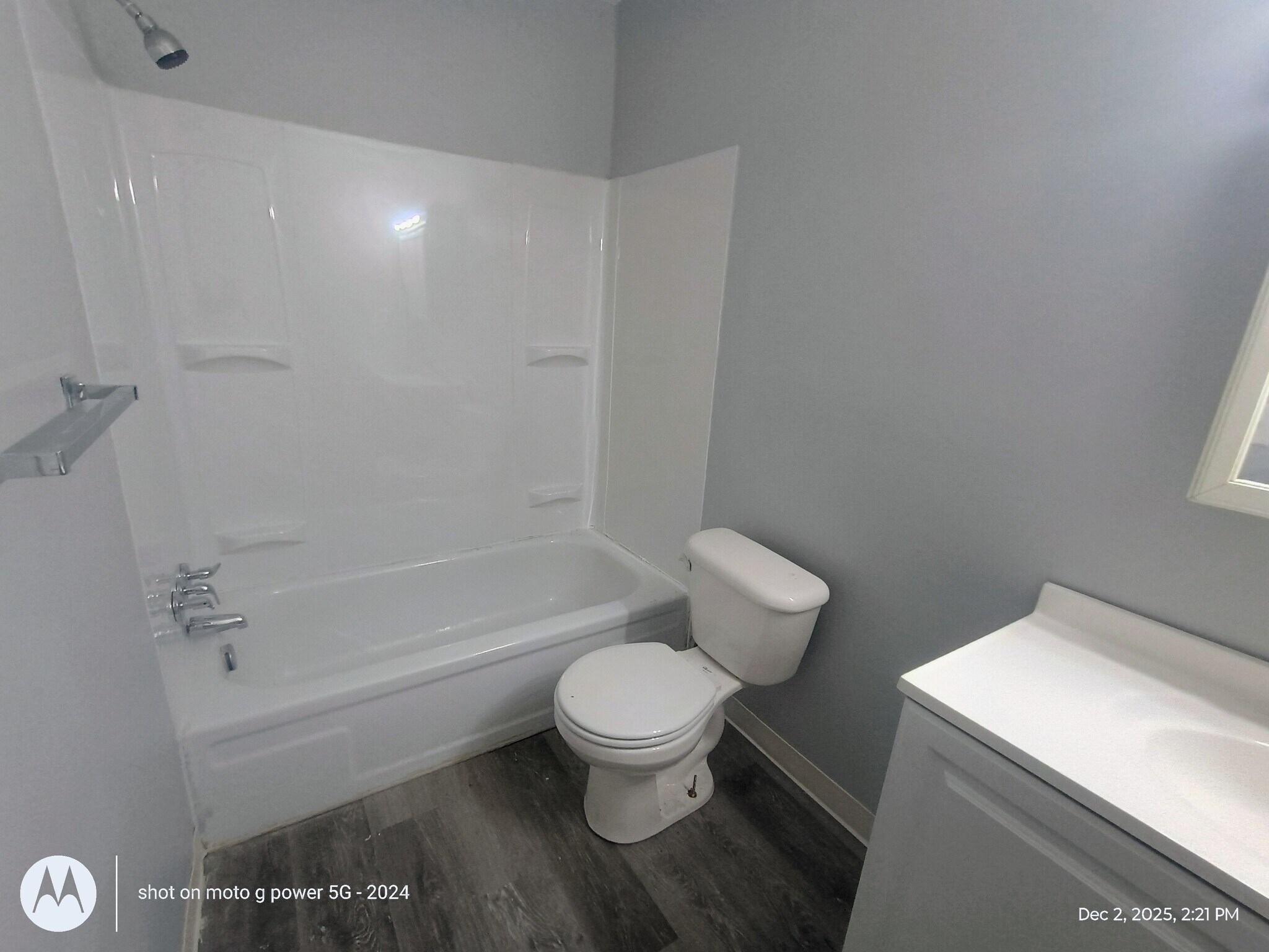 New tub surround - 5240 Emil Ave SW