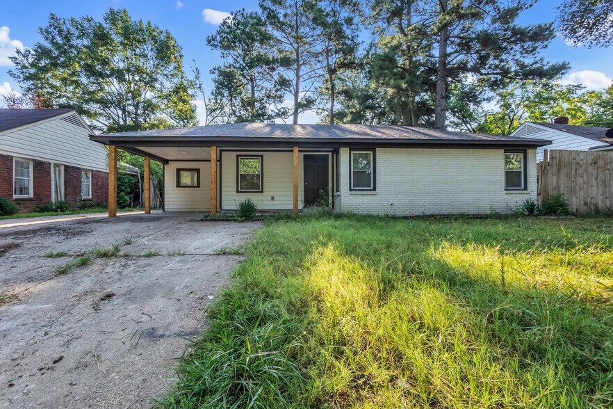 Building Photo - 4401 Helene Rd