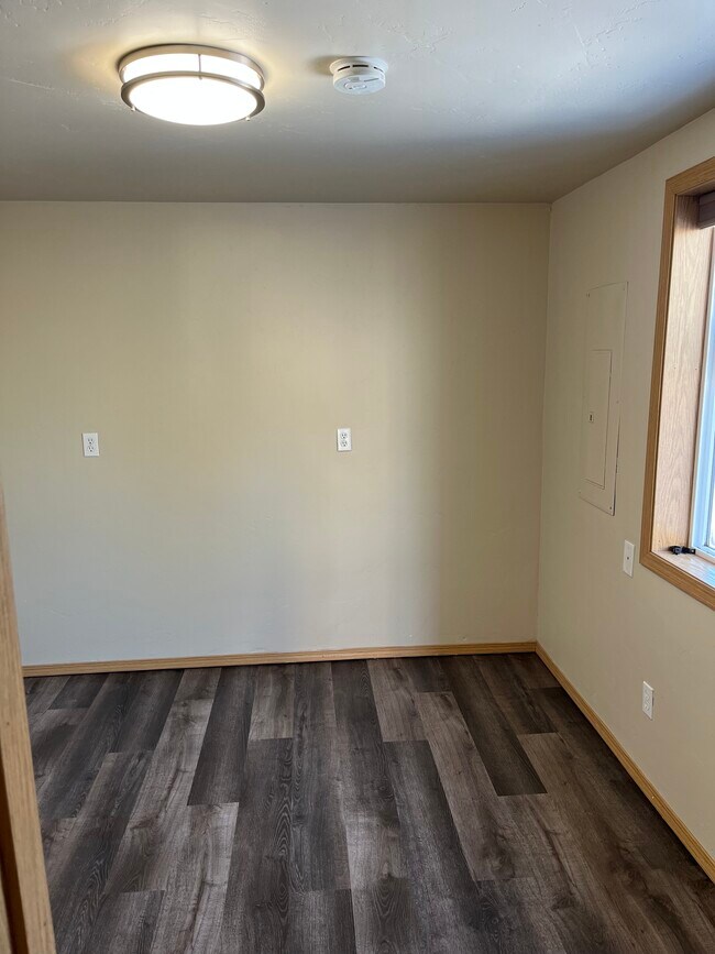 Building Photo - 174 Valley View Dr