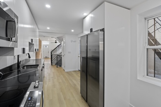 Building Photo - 105 S Poppleton St