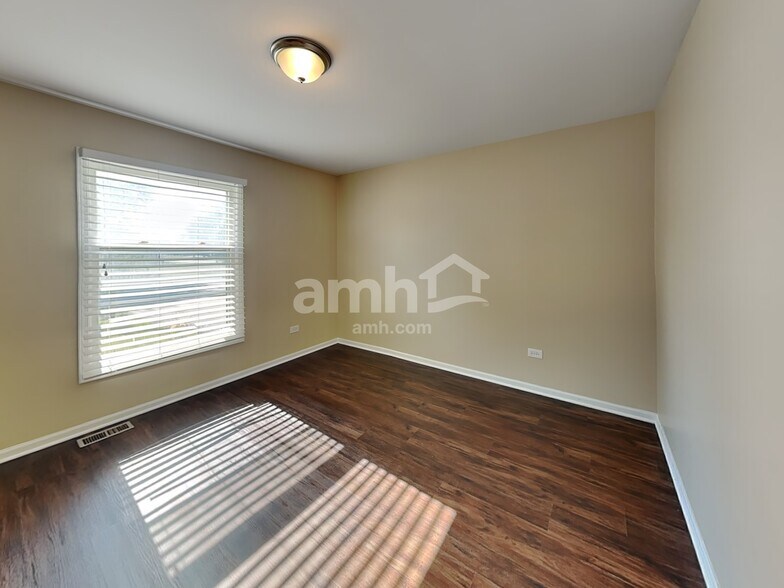 Building Photo - 2407 Joe Adler Dr