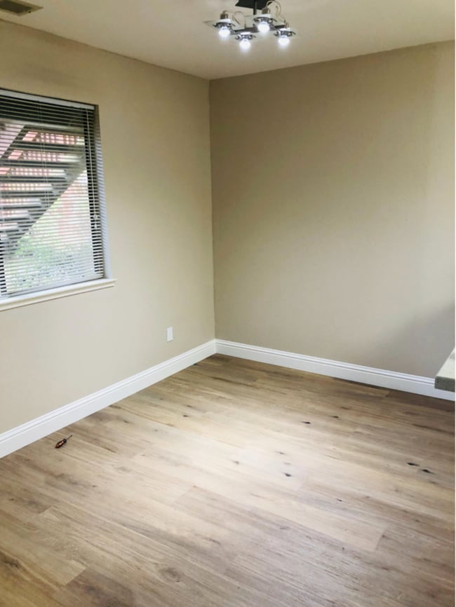 Dining nook - 1455 Latour Ln