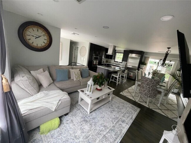 Building Photo - 83 Whiting St