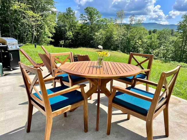 Building Photo - 4 Bedroom in Waterbury, VT Available on 7/1 (Furnished + Utilities included)