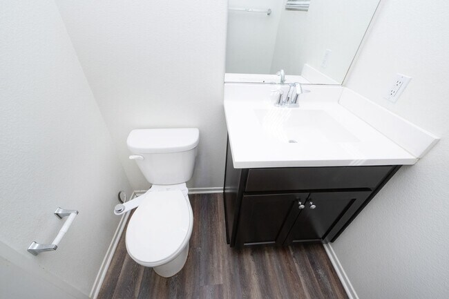 Building Photo - Amazing 3 Bedroom Condo available now! Totally loaded unit, schedule a tour today!
