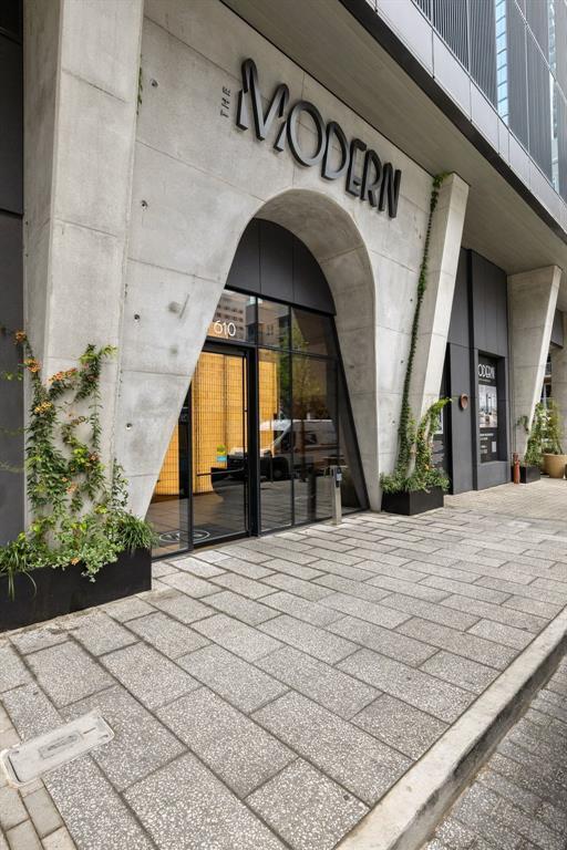 Building Photo - 610 Davis St