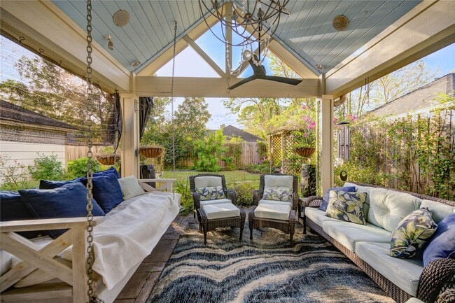 Building Photo - 22526 Cove Hollow Dr