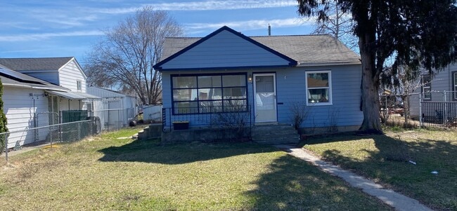 Primary Photo - Close To Northtown Mall