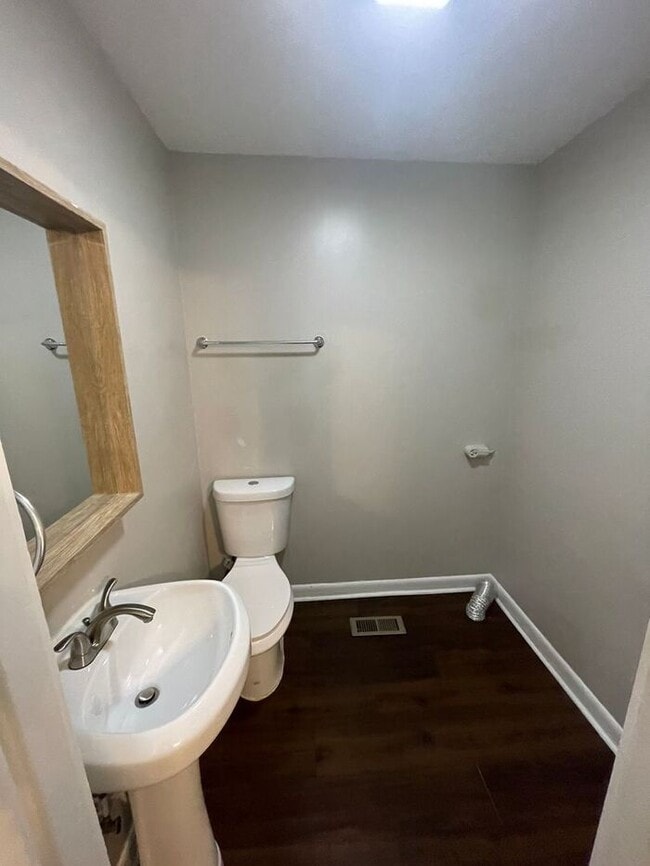 Building Photo - Lovely 3-Bedroom Home in a Great Location ...