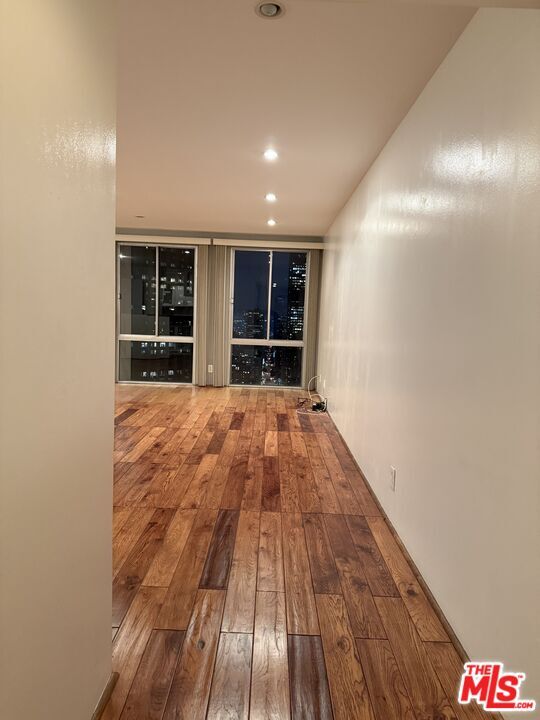 Building Photo - 800 W 1st St