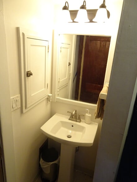 Building Photo - 718 Cliff St