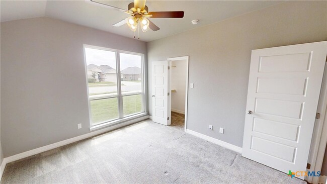 Building Photo - 809 Holliday Dr