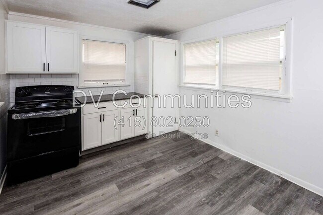 Building Photo - 54 E 220th St