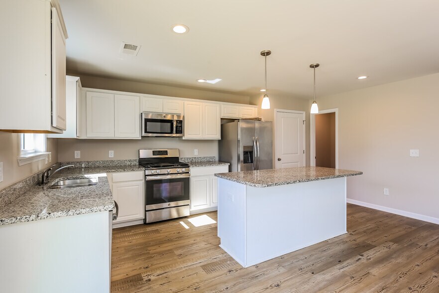 Building Photo - 415 Pollyanna Dr