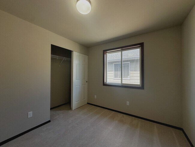 Building Photo - Beautiful 4-Bedroom 2.5-Bathroom Home in M...