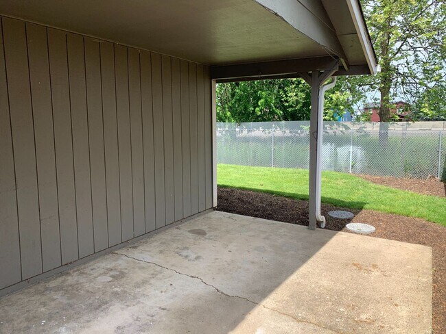 Building Photo - Gro01 - Campbell Dr Se