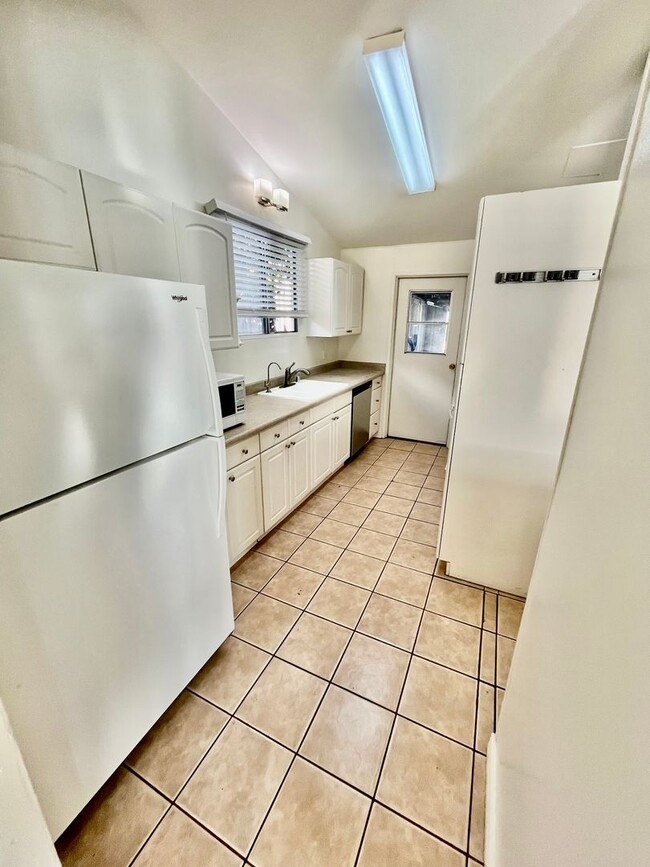 Building Photo - Move-In Ready 3BR/2BA Home w/ Solar, EV Charger & Garage