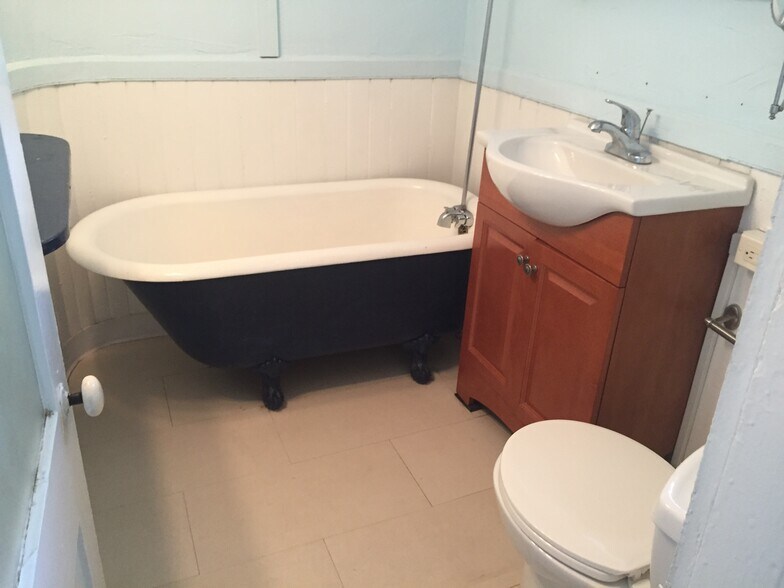 clawfoot tub. - 8 Prospect Street
