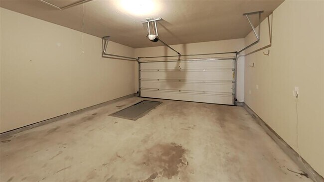 Building Photo - 11004 SW 38th Cir