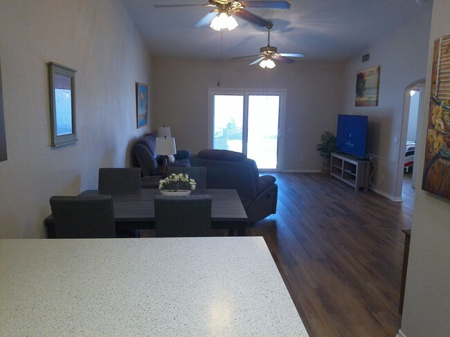 Building Photo - Seasonal rental 2 bedrooms 2 bathrooms