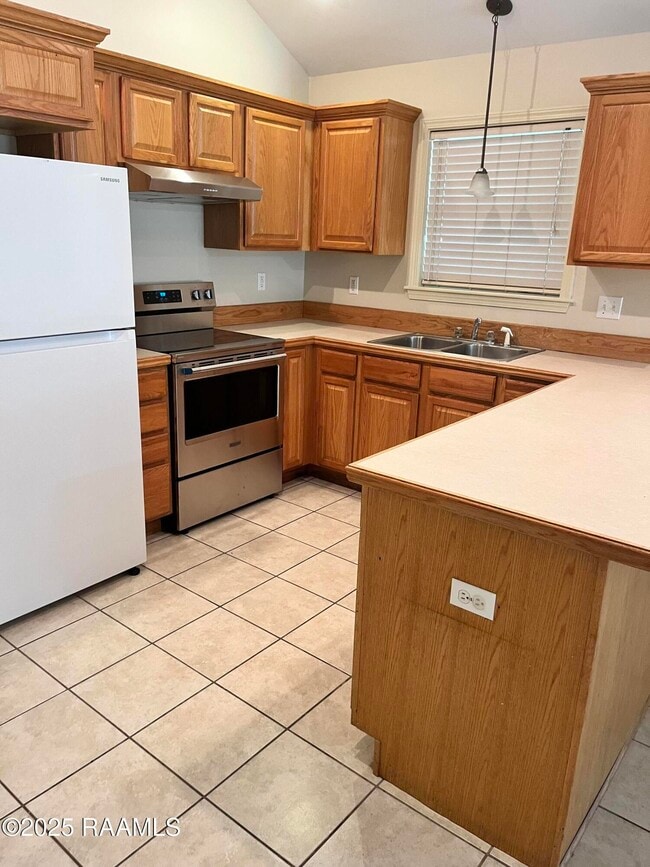Building Photo - 405 Langley Dr