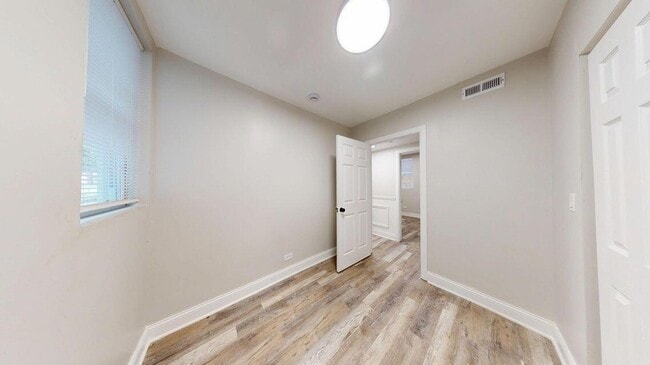 Building Photo - 1379 Roosevelt Pl