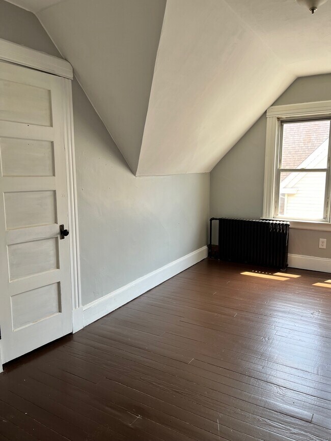 Building Photo - 67 Sisson Ave