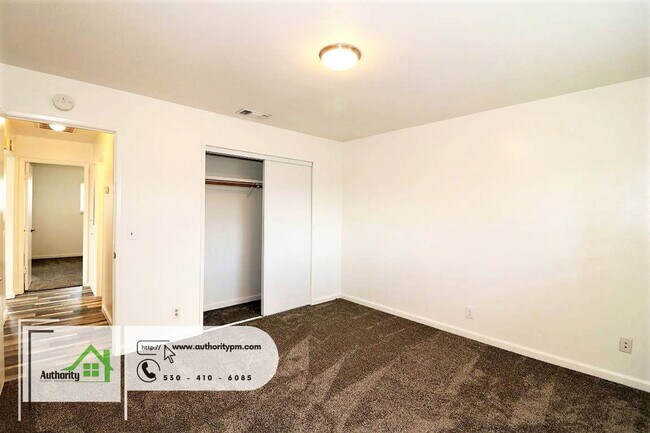 Building Photo - 4445 Dogwood Ln