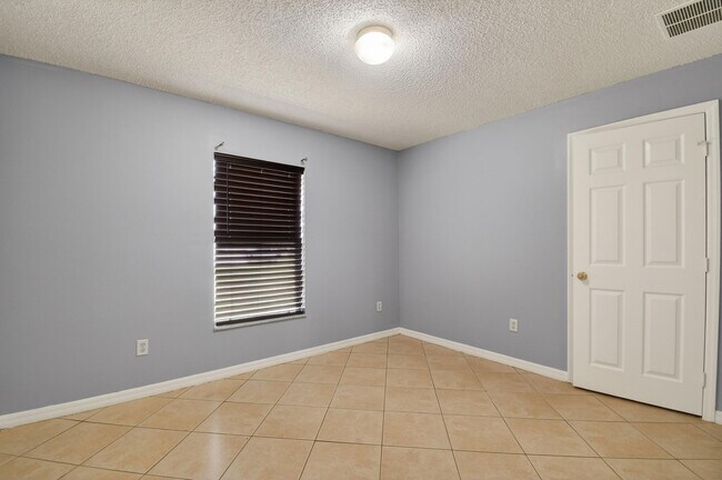 Building Photo - 4066 SW Canrady St