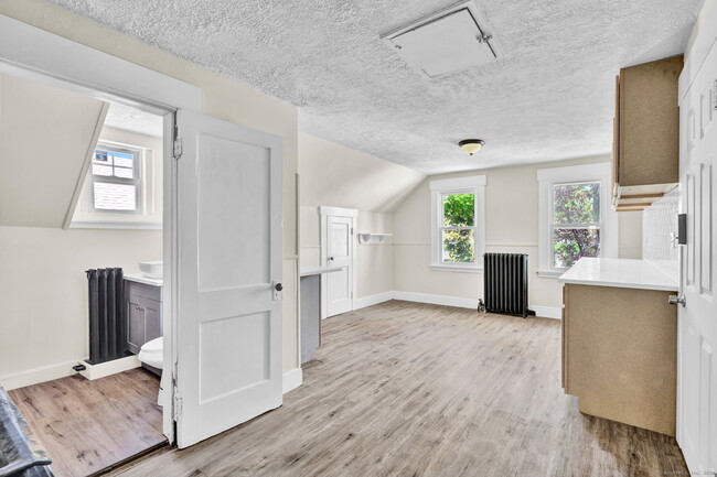 Building Photo - 253 Chatham St