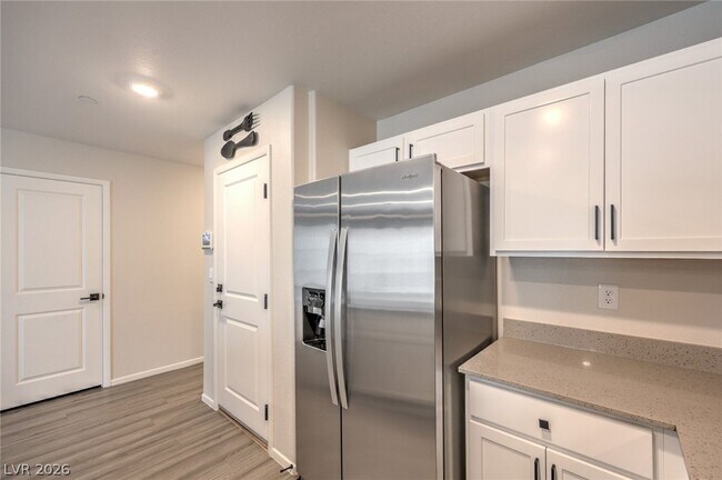 Building Photo - 4463 Honey Hls Ave